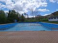 16.04.2024 - Putz- und Mauerarbeiten am Schwimmbecken sind abgeschlossen Foto: Franziska Meier, Bockau