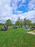 16.04.2024 - Arbeiten an der Umzäunung und Pflege der Anlage Foto: Franziska Meier, Bockau